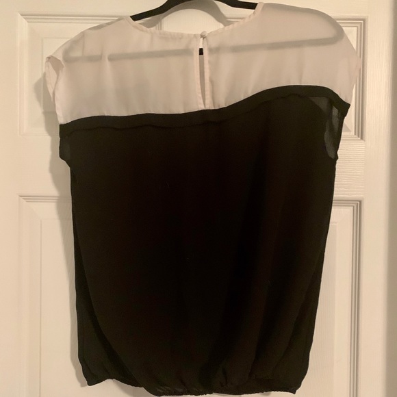 Willi Smith Short Sleeved Blouse - Picture 2 of 3